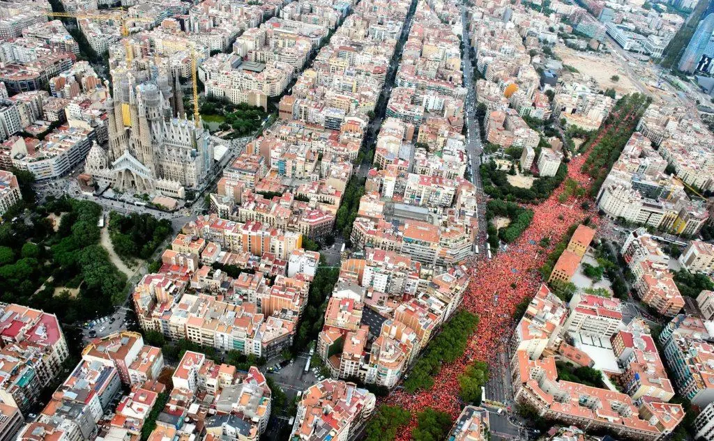 Un'immagine di Barcellona dall'alto (foto Ansa)