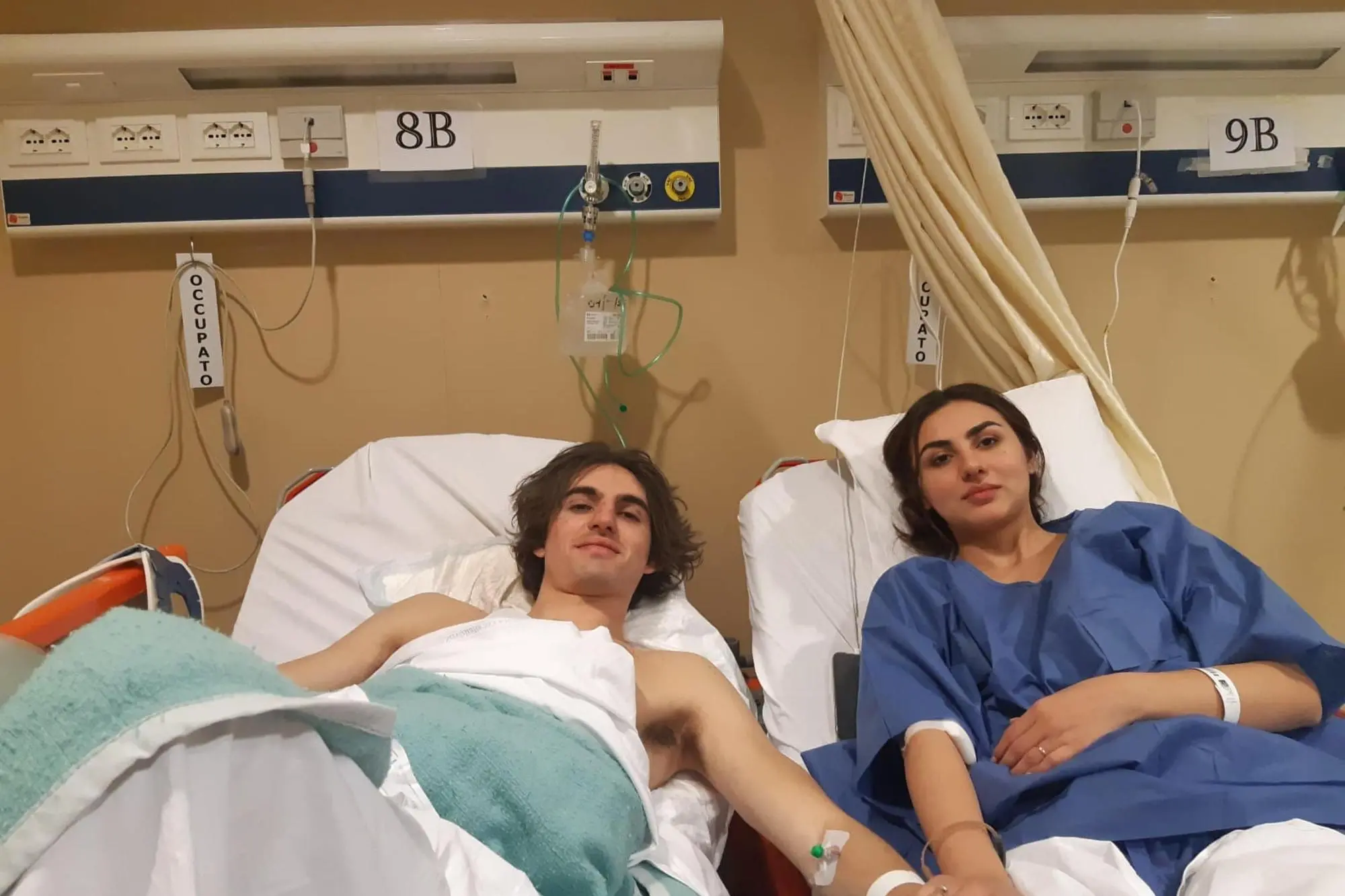I due sposi in ospedale (Ansa)
