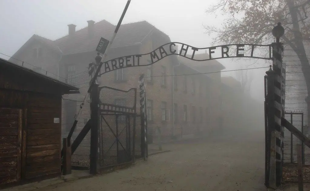 Il campo di Auschwitz (foto via Ansa)