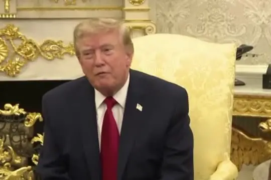 Hormuz, Trump minaccia l'Oman: "Se intralcia, lo bombardiamo"