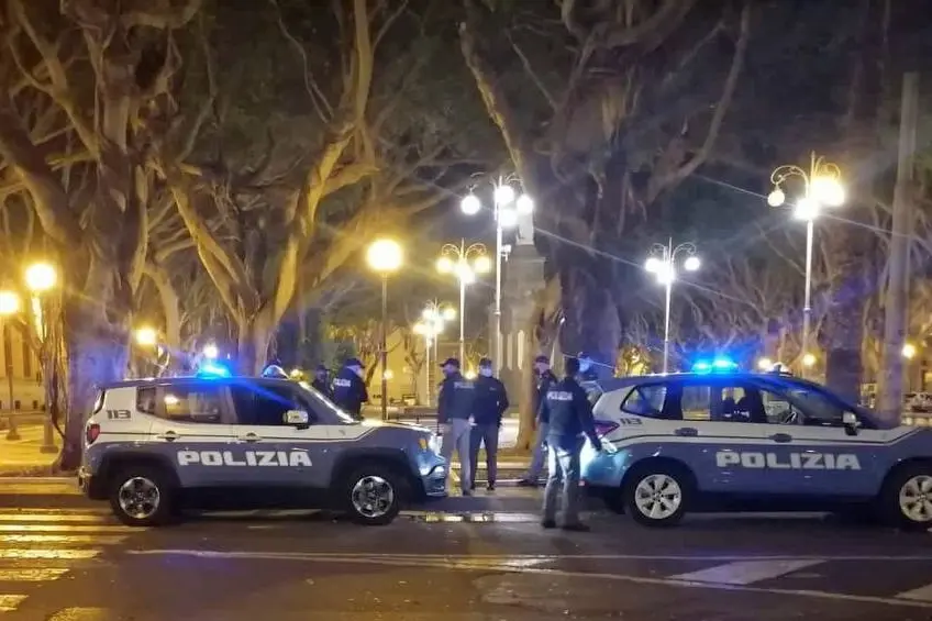 Polizia in piazza del Carmine