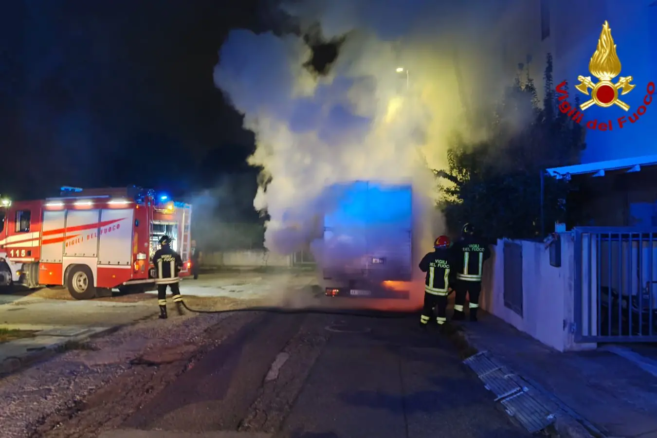 L'incendio a Nuoro (foto vigili del fuoco)
