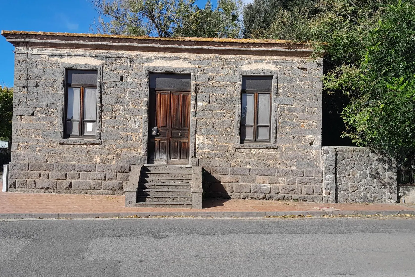 La sede della Caritas in piazza San Palmerio a Ghilarza (foto Serafino Corrias)