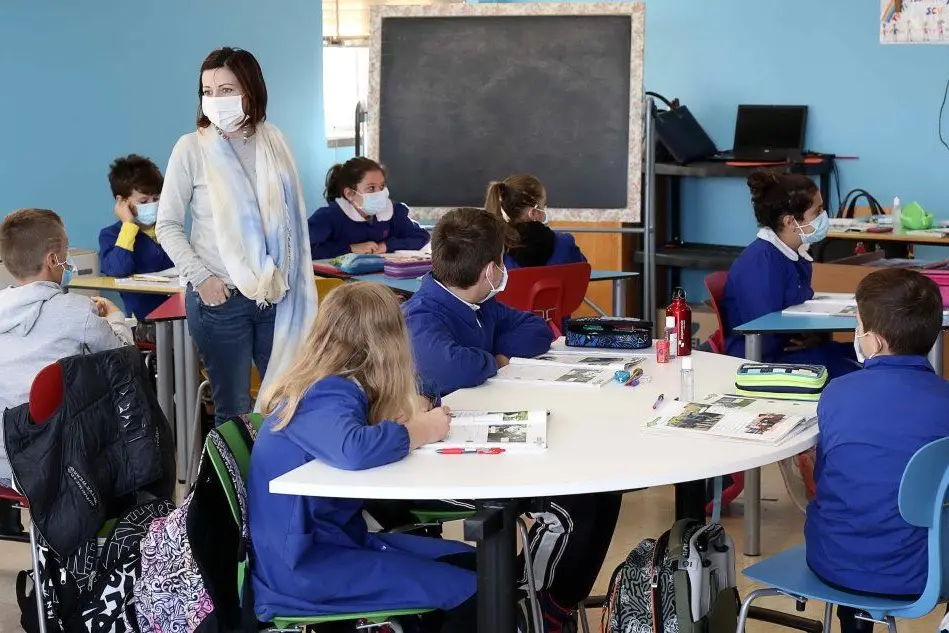 Bimbi a scuola (Archivio L'Unione Sarda)