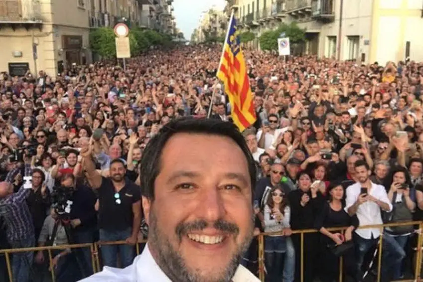 Il vicepremier Matteo Salvini in uno scatto postato il 25 aprile da Bagheria (foto da facebook via Ansa)