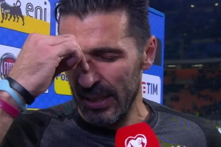 Il più basso, le lacrime dopo il match contro la Svezia che sancisce l'esclusione dai Mondiali del 2018
