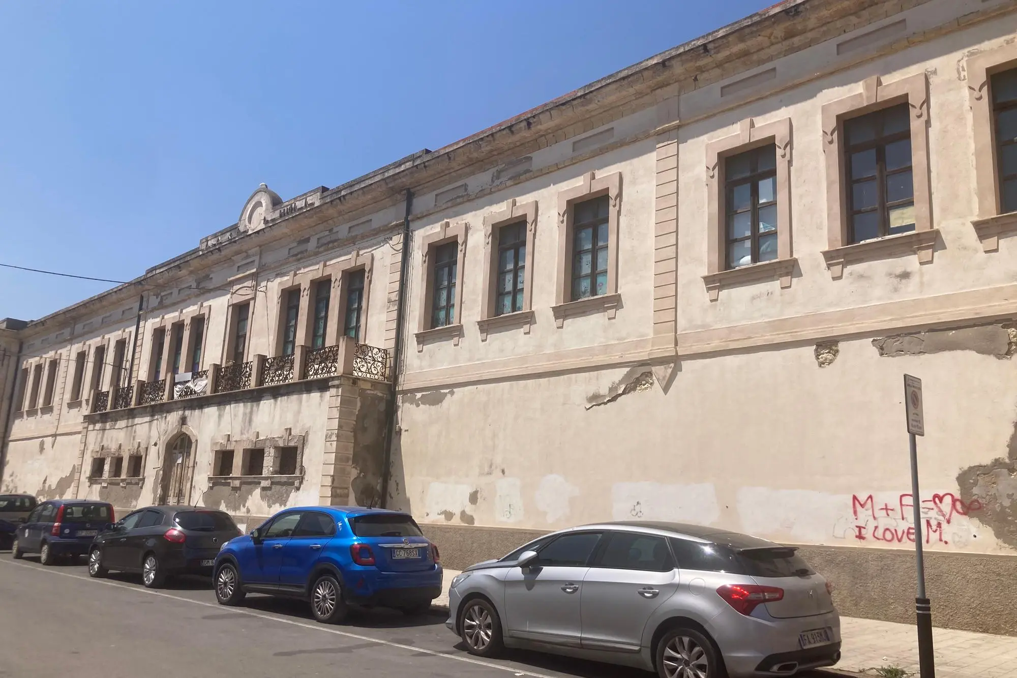 La scuola media De Amicis -Porto Torres (foto Pala)