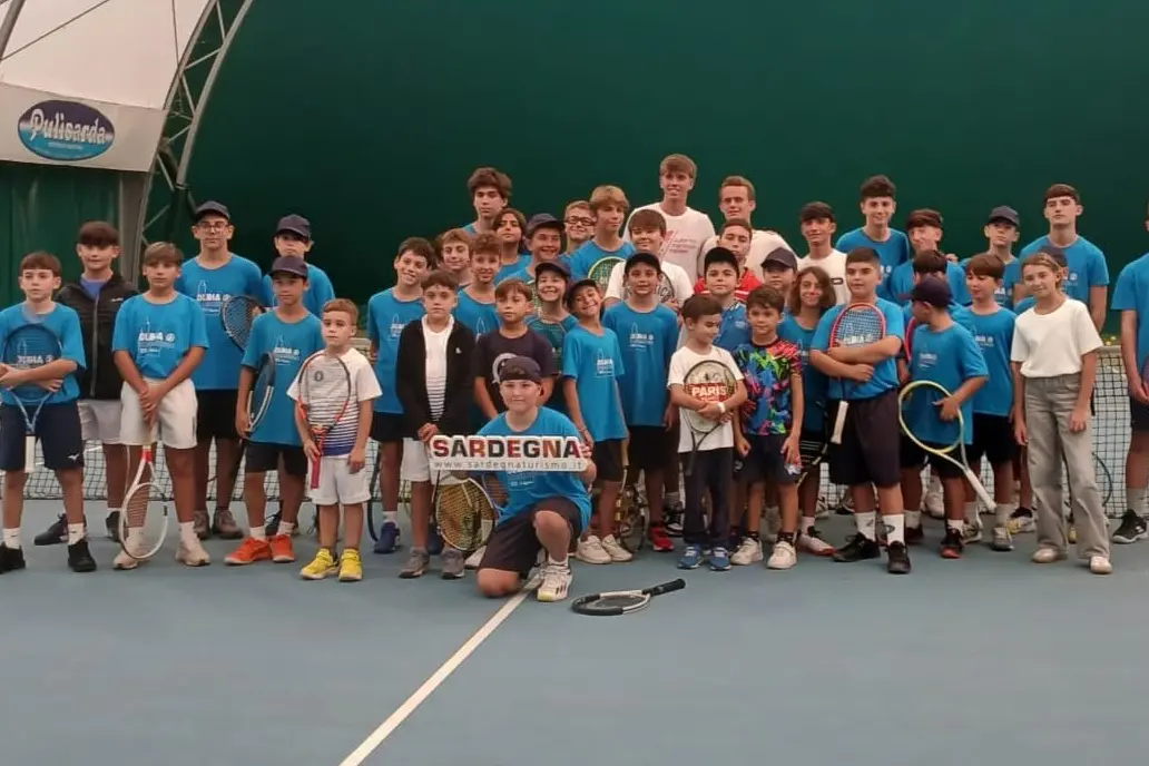 I ragazzi della Scuola Tennis del Tc Terranova (foto concessa)