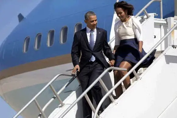 La coppia presidenziale scende dall'Air Force One