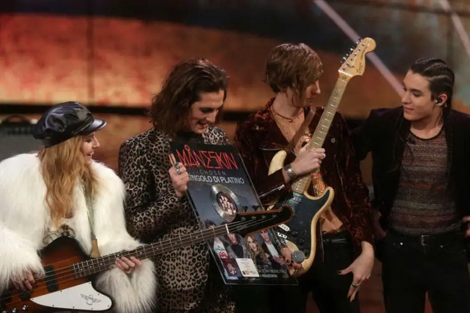 I Maneskin con il disco di platino