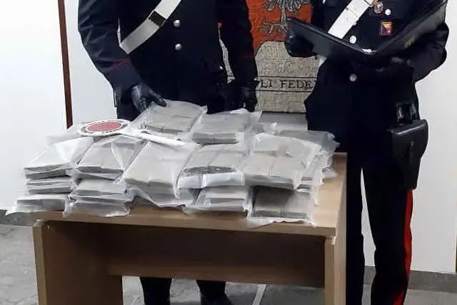 (foto carabinieri)