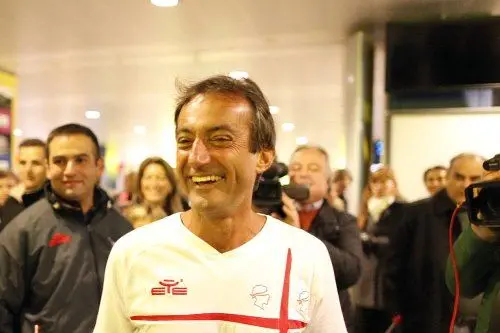 Andrea Mura al suo arrivo all'aeroporto di Elmas (foto di Nico Belillo)