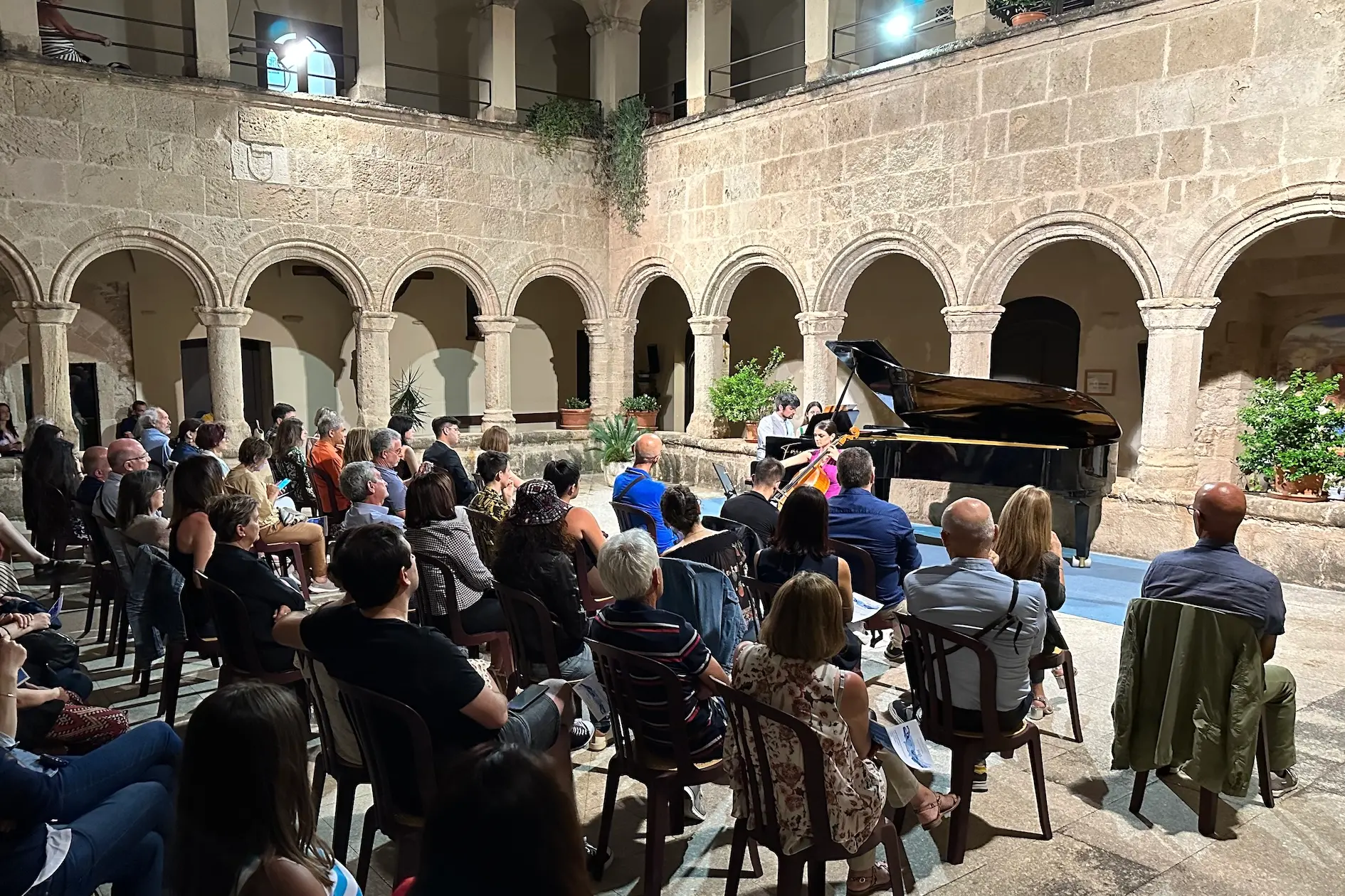 Un concerto nel chiostro di San Francesco ad Alghero (foto concessa)