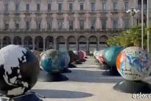 Milano, globi d'artista per immaginare un futuro sostenibile