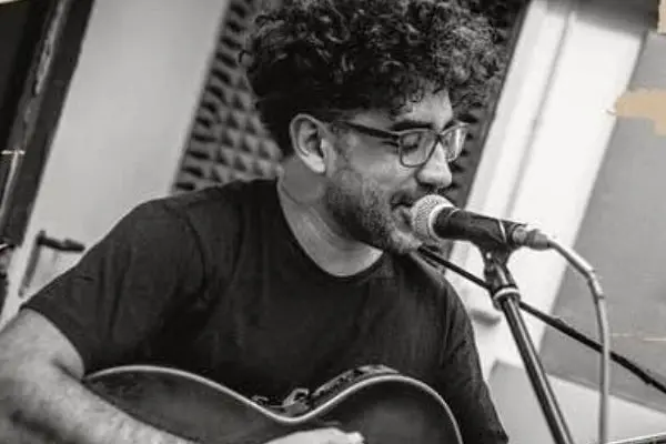 Il chitarrista Antonio Poddighe (foto concessa)