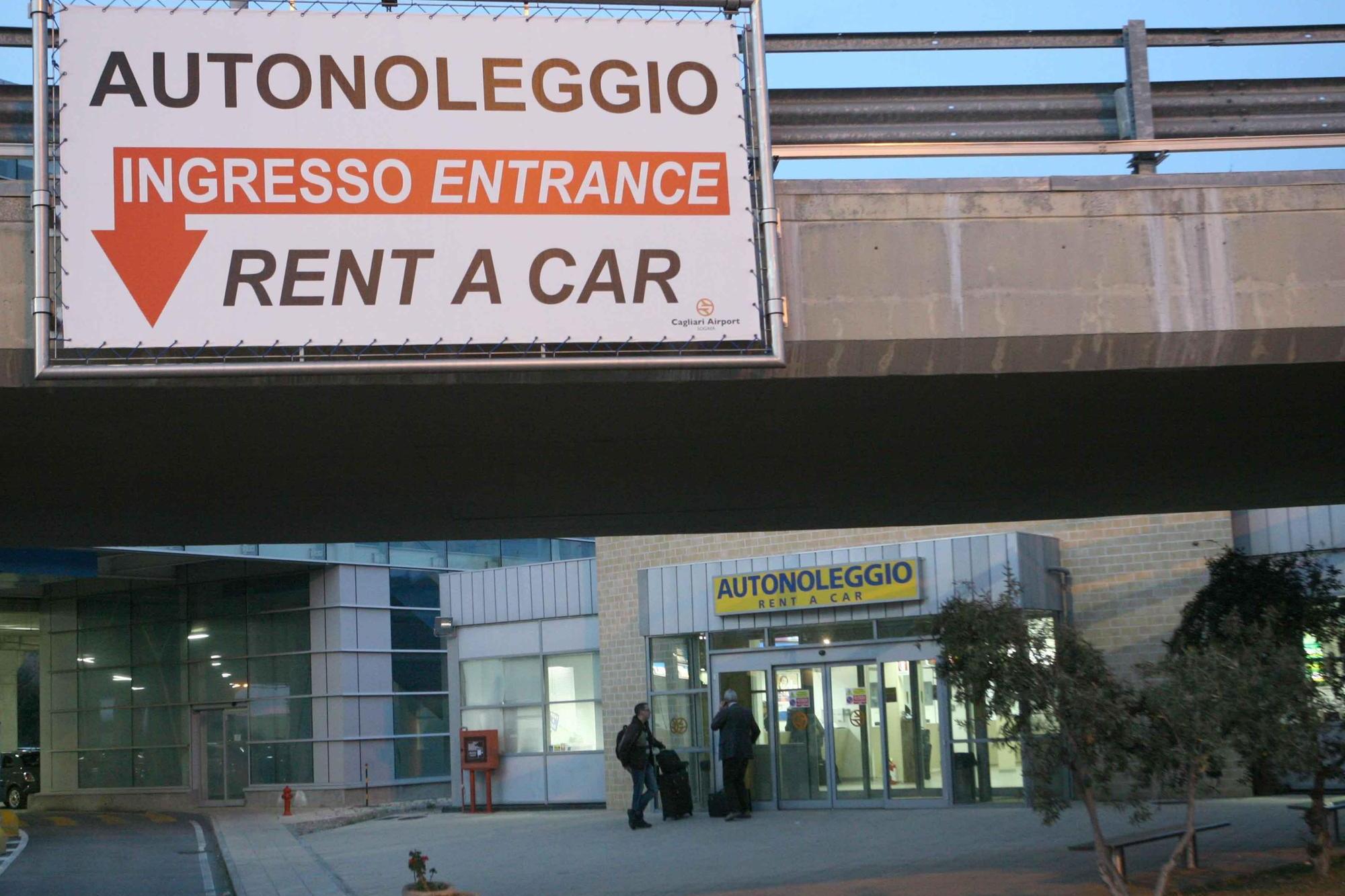 Un autonoleggio in Sardegna (foto archivio L'Unione Sarda)