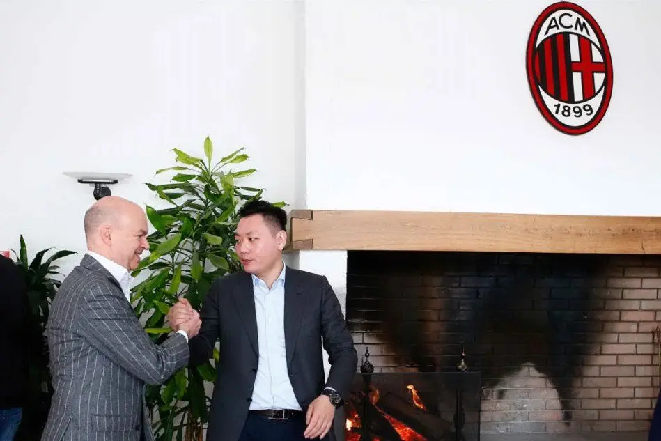 Marco Fassone e il proprietario del Milan Yonghong Li