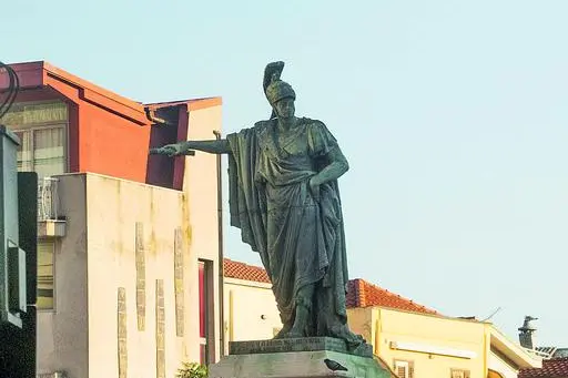 Statua di Carlo Felice (Archivio)