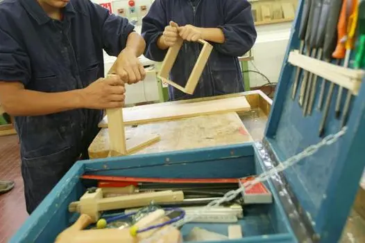 Artigiani al lavoro (foto Ansa)