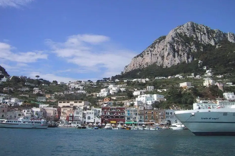 L'isola di Capri (foto Wikipedia)