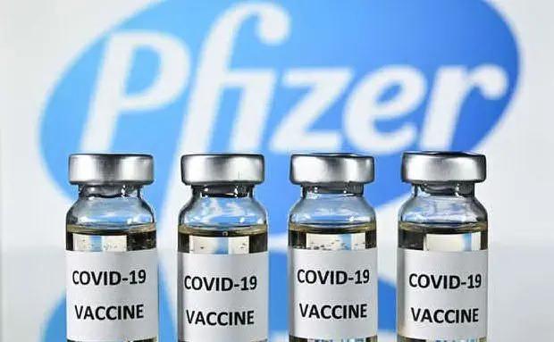 Il 9 novembre, quando il Covid ha ormai provocato oltre 1,5 milioni di morti e contagiato oltre 70 milioni di persone, l'azienda Usa Pfizer annuncia il completamento del vaccino, &quot;efficace al 95%&quot;. La speranza dopo l'incubo