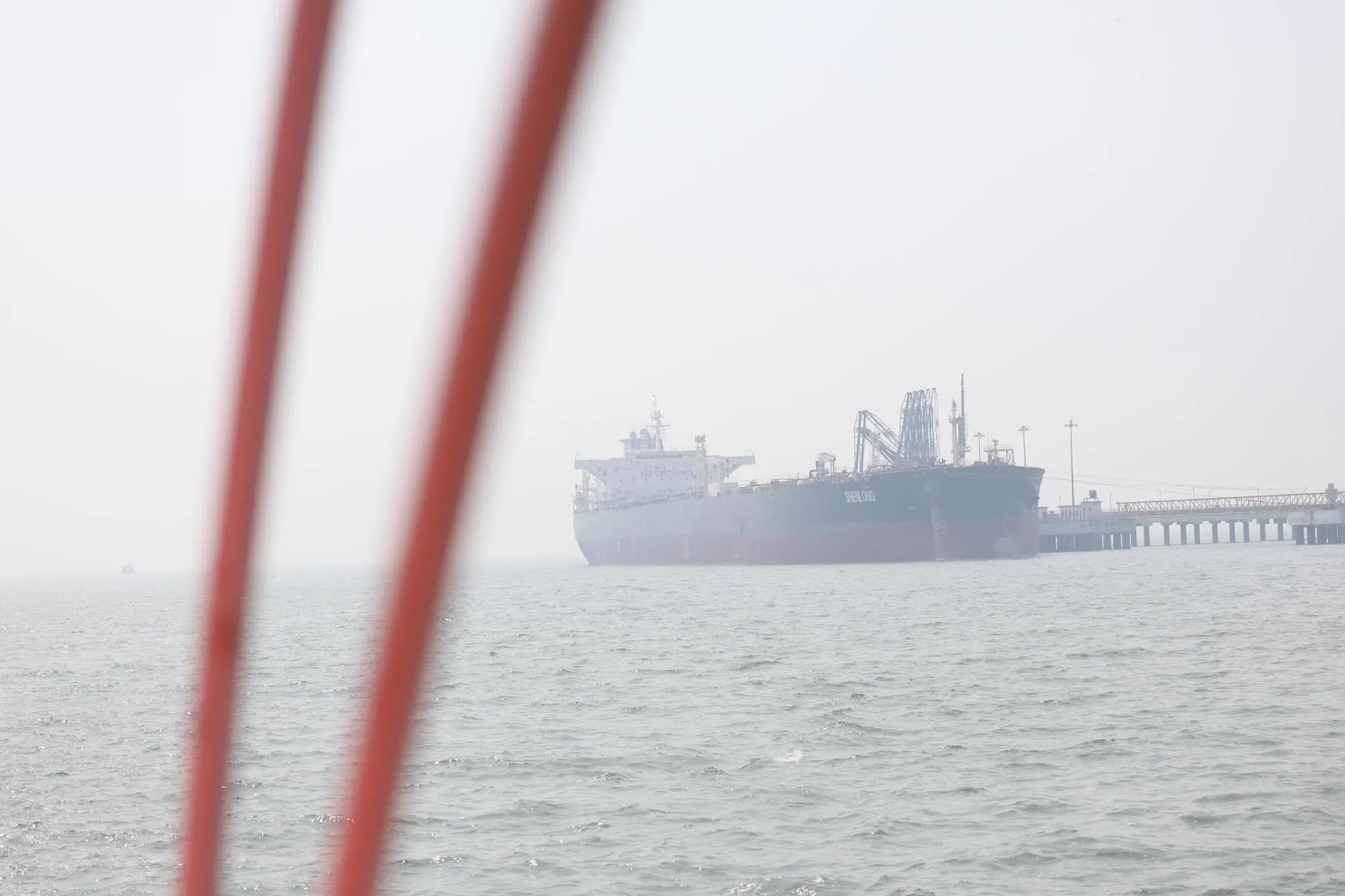 epa12813798 The Liberia-flagged tanker Shenlong, carrying crude oil from Saudi Arabia to India via the Strait of Hormuz, arrives at Mumbai Port in Mumbai, India, 12 March 2026. Iran has allowed Indian oil tankers to pass through the Strait of Hormuz following diplomatic talks between External Affairs Minister S. Jaishankar and his Iranian counterpart Abbas Araghchi. EPA/DIVYAKANT SOLANKI