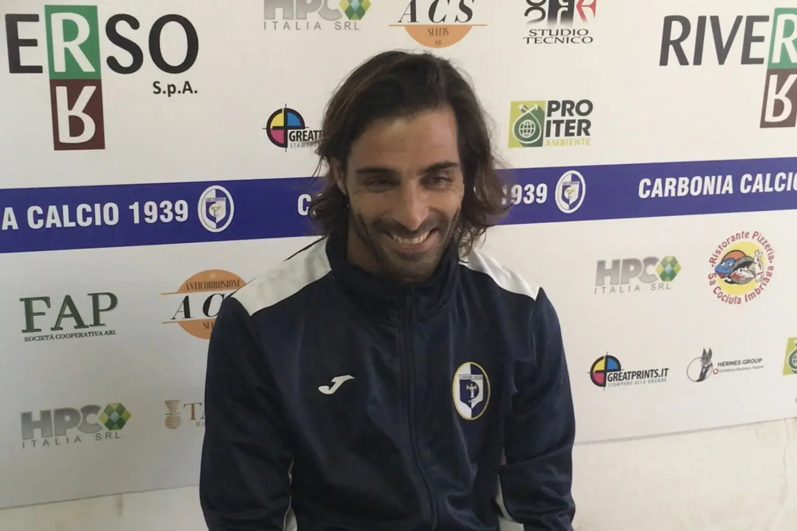 Marco Manis ai tempi della sua esperienza al Carbonia in Serie D (foto Spignesi)
