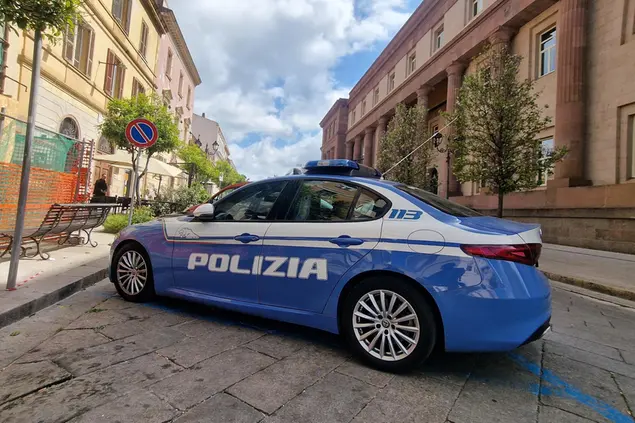 Un'auto della polizia