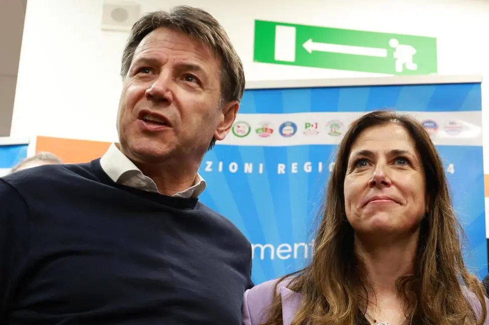 Alessandra Todde con Giuseppe Conte (Archivio)