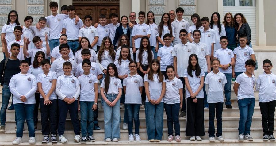 Sul podio gli studenti del “musicale”