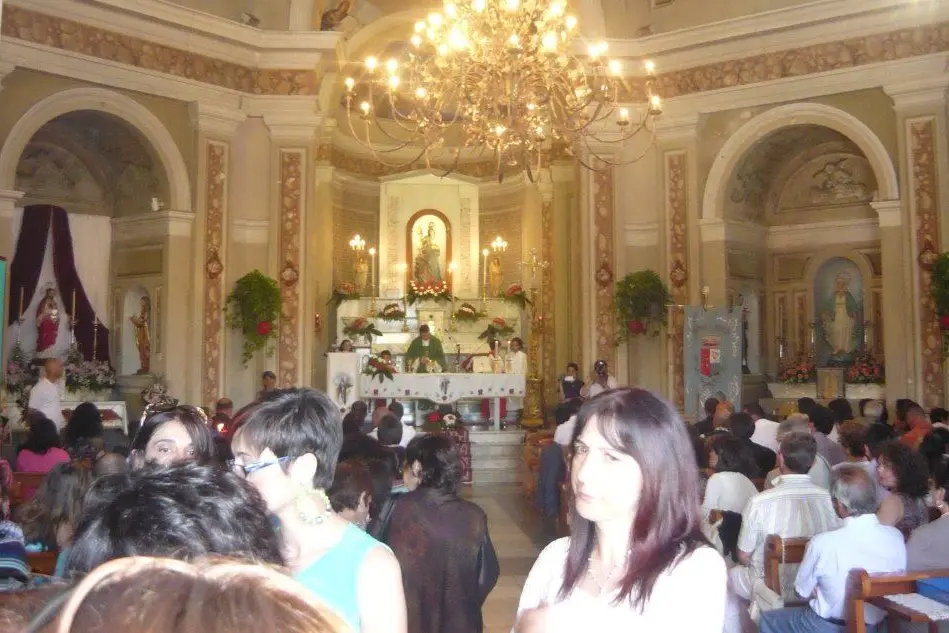 L'interno della chiesa