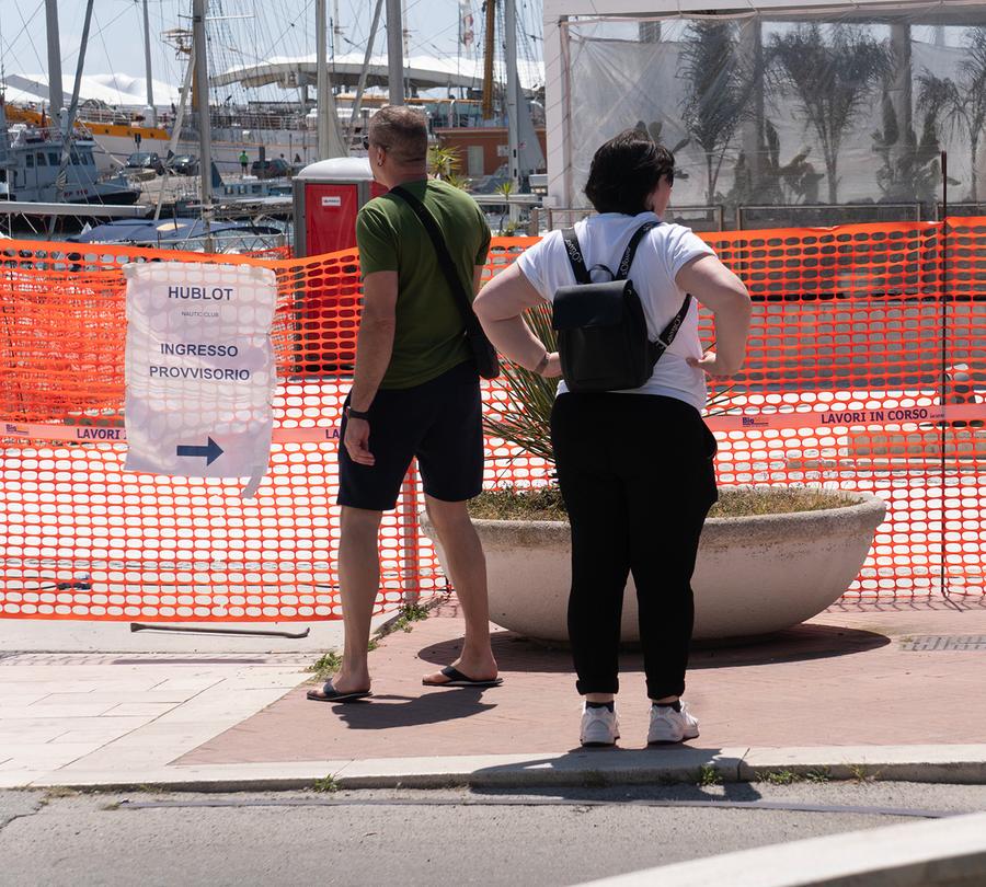 Caos lavori: via Roma è una roulette russa