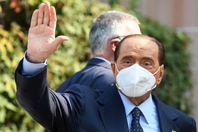 Silvio Berlusconi dimesso dall'ospedale di Monaco