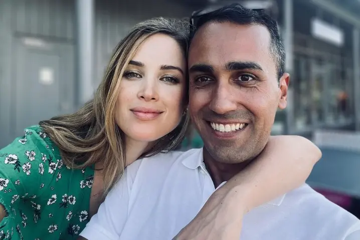 Luigi Di Maio e la compagna Alessia D'Alessandro (foto Instagram)