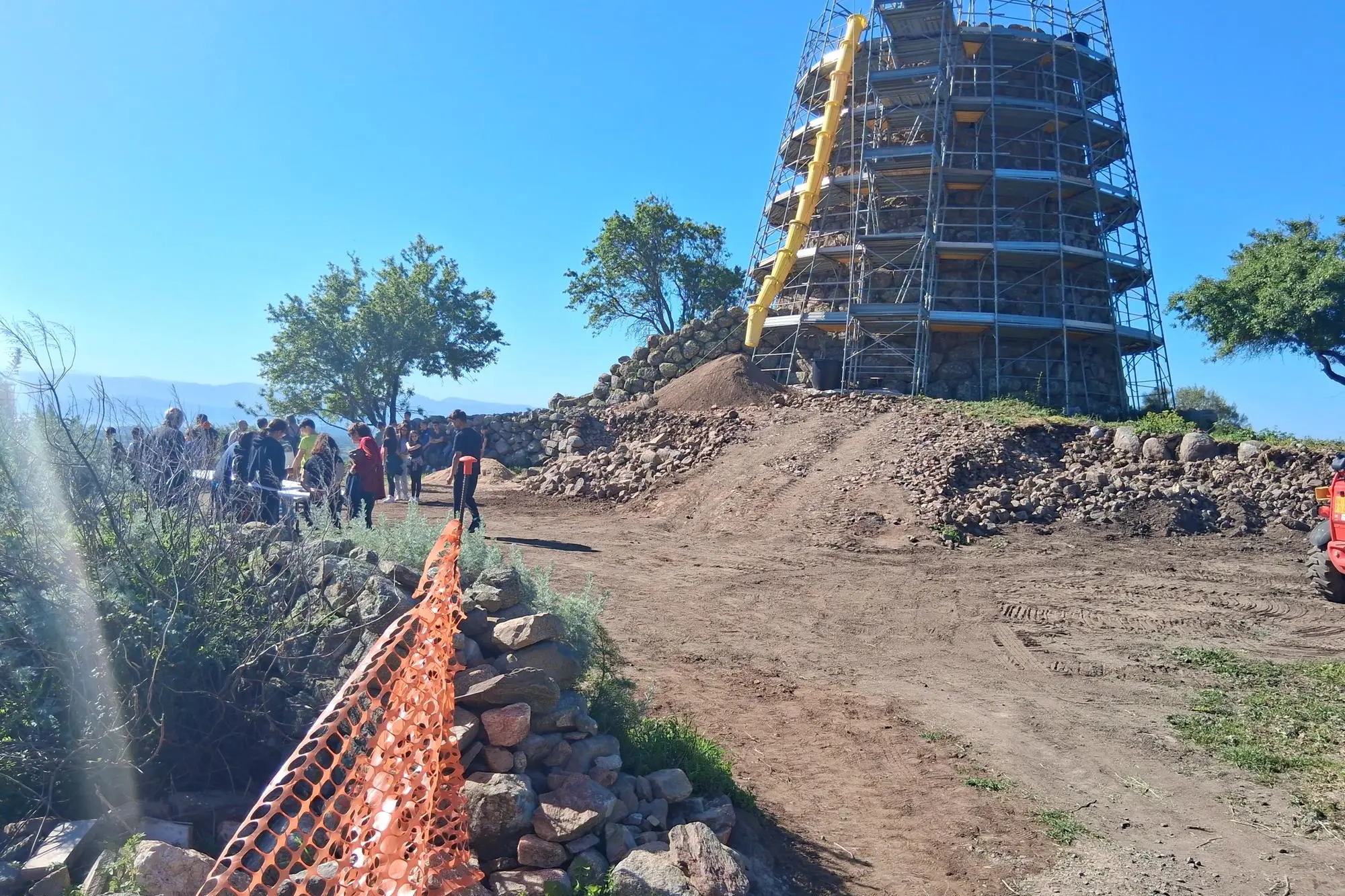 Il cantiere al Nuraghe di Orolio (foto Oggianu)