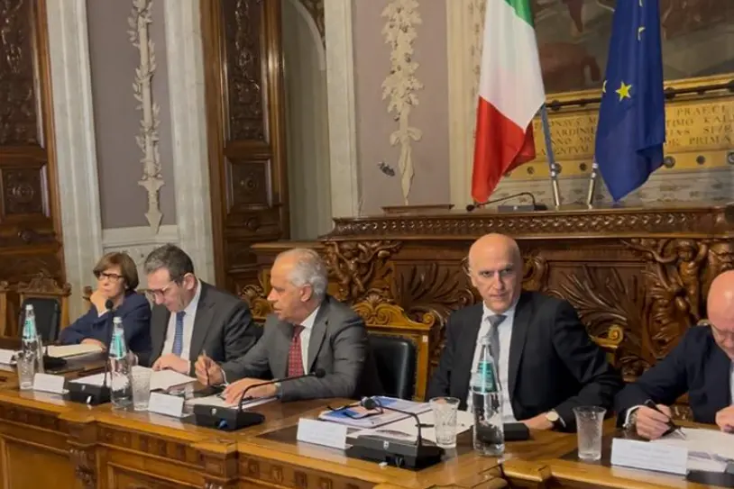 Il tavolo in Prefettura (Foto Lorenzo Piras)