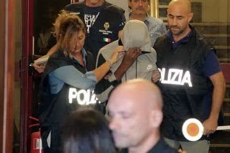 Uno dei minori arrestati per gli stupri di quest'estate a Rimini