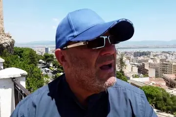 «Is Mirrionis? Valorizziamo le cose belle». Ecco “Ismì”, lo spettacolo dell’attore e cantante Ignazio Deligia