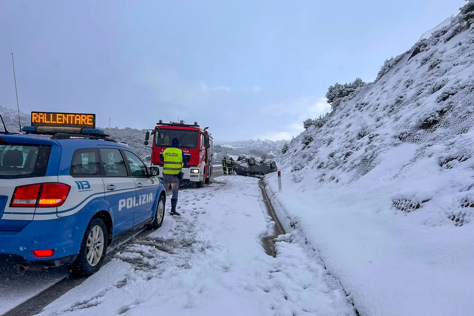 Un incidente dovuto al gelo sulla 389 (Foto Ettore Loi)