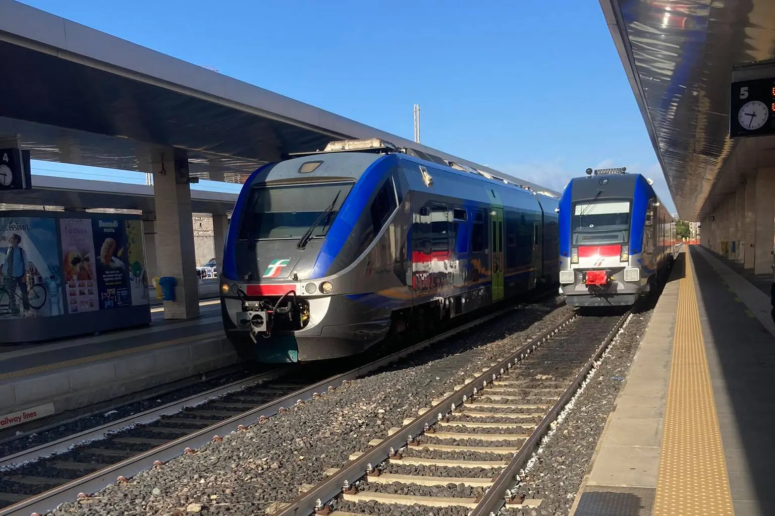 Treni, immagine simbolo (foto Archivio)