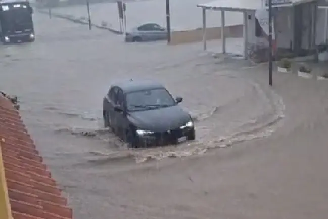 Maltempo in Sardegna, strade allagate a La Caletta di Siniscola