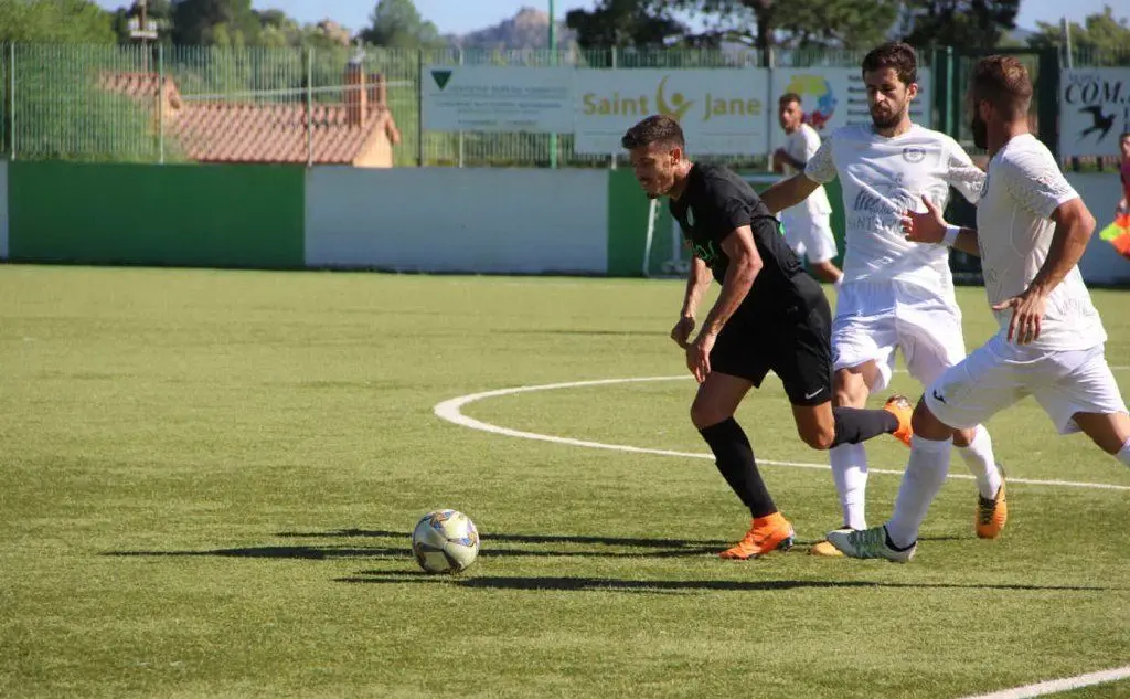 Antonio Mesina, splendido gol da ex al Budoni (foto Andrea Serreli)