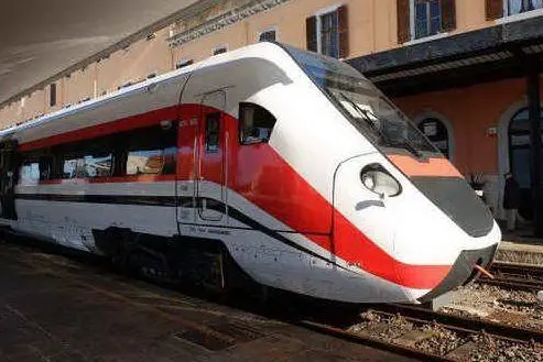 Un treno veloce (foto L'Unione Sarda - Pala)