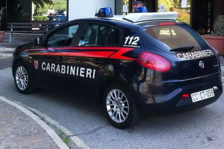 Un'auto dei carabinieri
