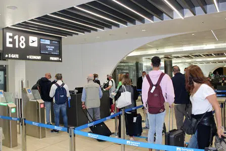 Passeggeri di un volo Ita (Ansa)