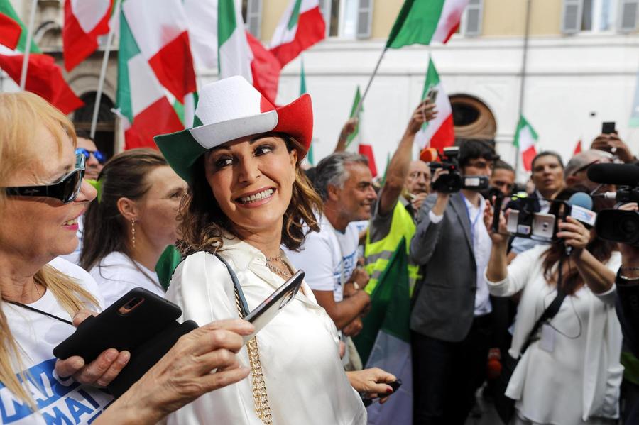 Dimissioni Santanchè, la mediazione di La Russa e il pugno duro di Meloni: «Ho rimediato agli errori». Scatta il totonomi