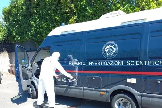Un veicolo del Ris di Parma (Ansa)