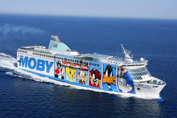 Il traghetto Moby Wonder, pronto a servire la tratta Genova-Olbia (foto via Ansa)