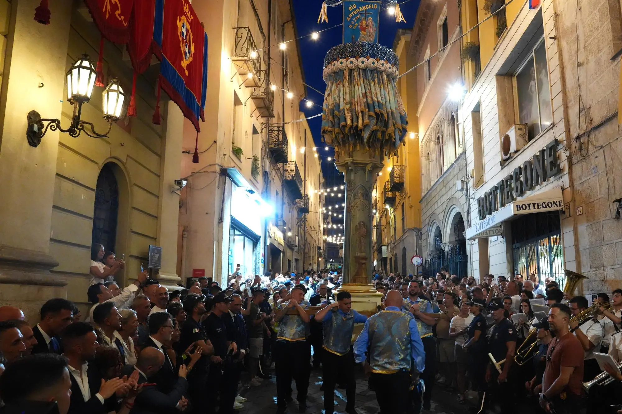 Un momento della Faradda davanti a Palazzo di Città
