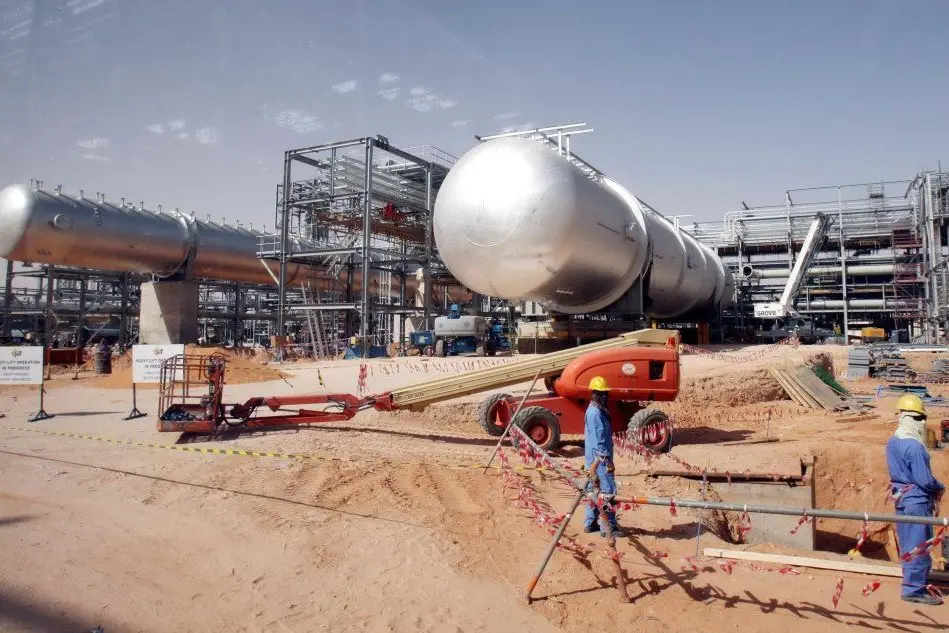 Un impianto petrolifero saudita (Ansa)